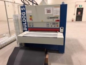 Sableuse a bande large 43 pouces 2 stations Houfek Buldog 5