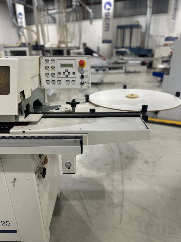 Plaqueuse de chants Minimax ME-25 220 volts 1 phase année 2021 – Image 5