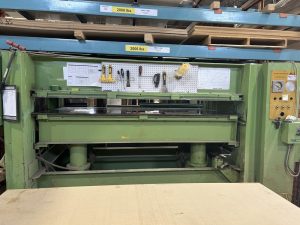 Presse chaude Steton ZA de 55’’ x 102’’