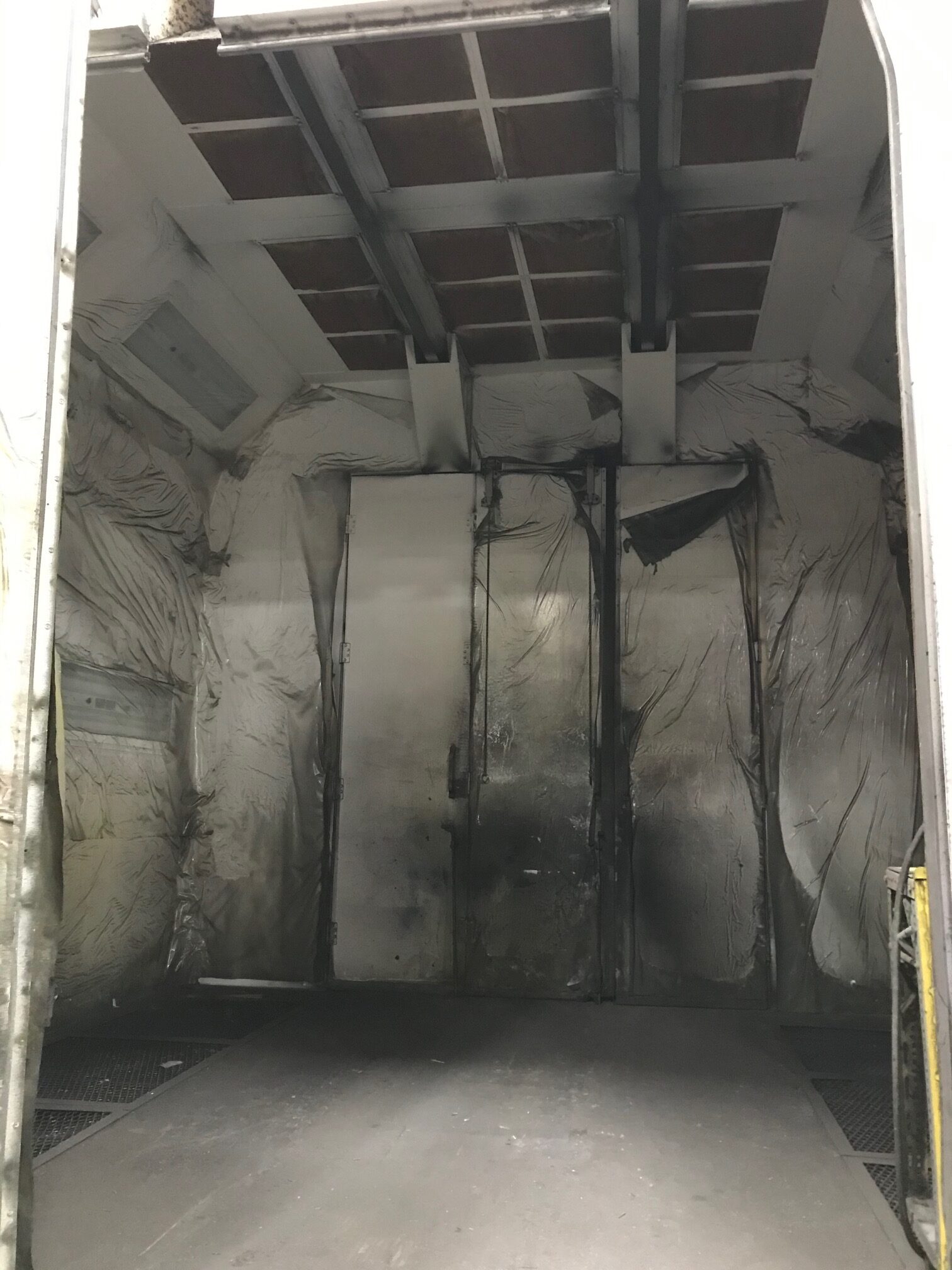 Cabine de peinture fermé (down-drafth) – Image 13