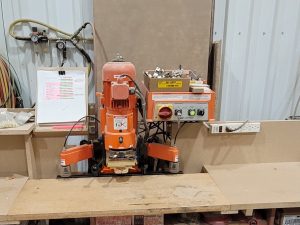 Perceuse inséreuse à penture Blum