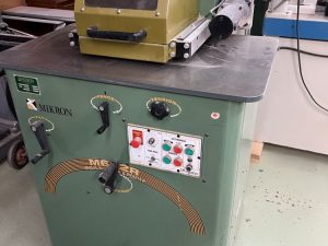 Moulurière pour pièces courbe Mikron M652R